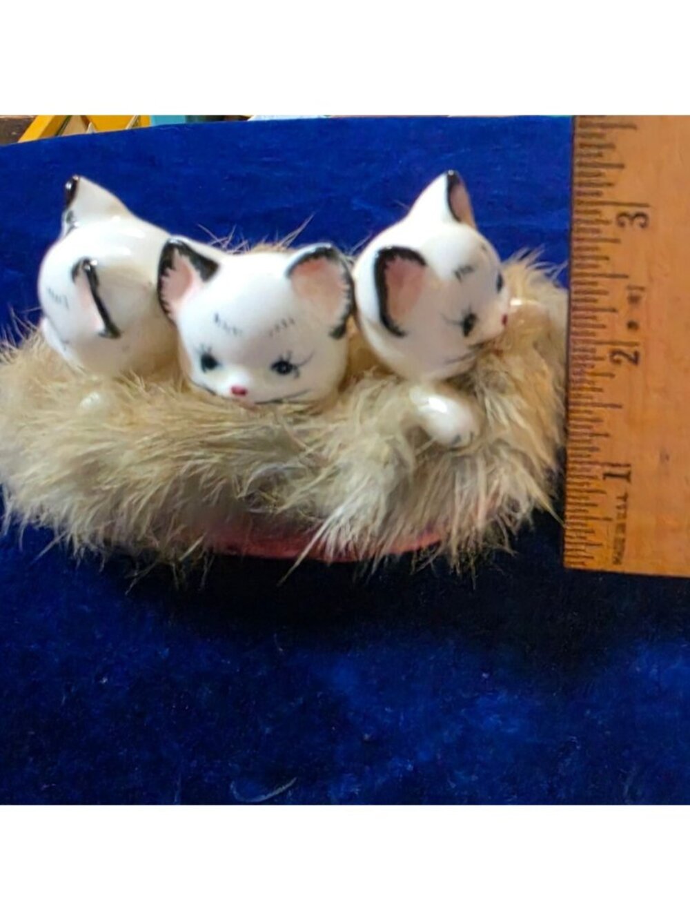VTG 1950s Kitschy Ceramic 3 Kittens in Pink Basket Figurine Real Rabbit Fur Japa - Picture 12 of 13